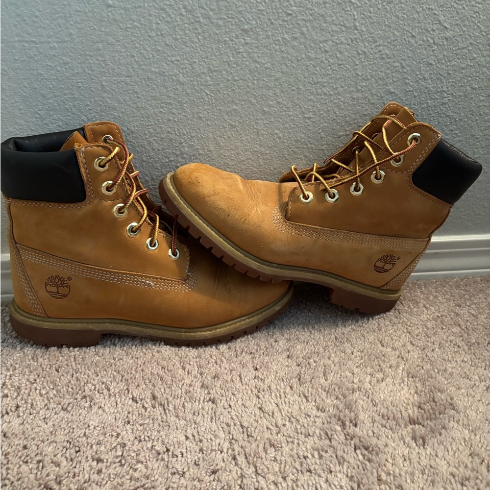 Timberland Tan and Black Boots Classic Style